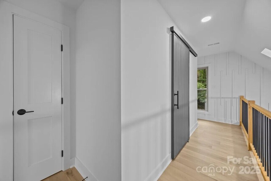 Building Photo - Room in House on Piney Path Rd