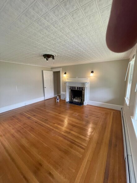 14x14 - 59 Carlisle St