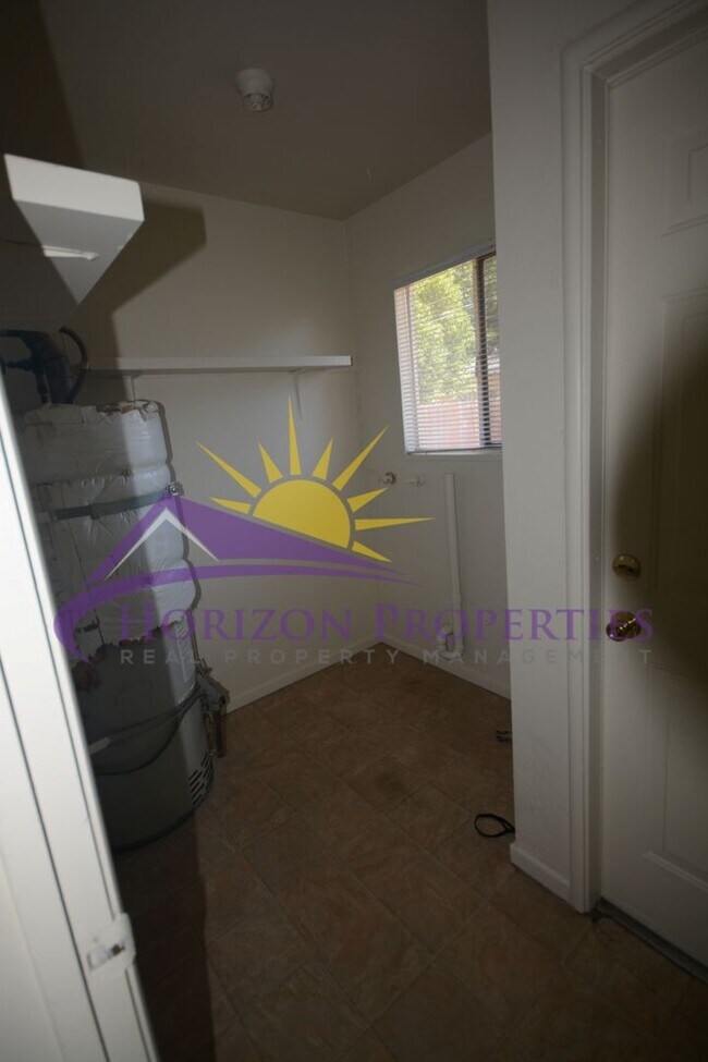 Building Photo - 2252/2254 Royale Rd