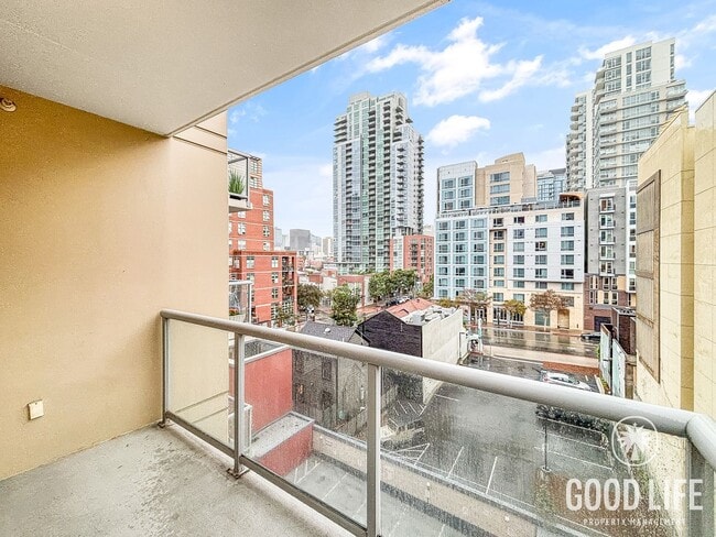 Building Photo - Stunning 1BD/1BA Condo in East Village W/ A/C, W/D, Rooftop Deck, Padres Stadium View, Community ...
