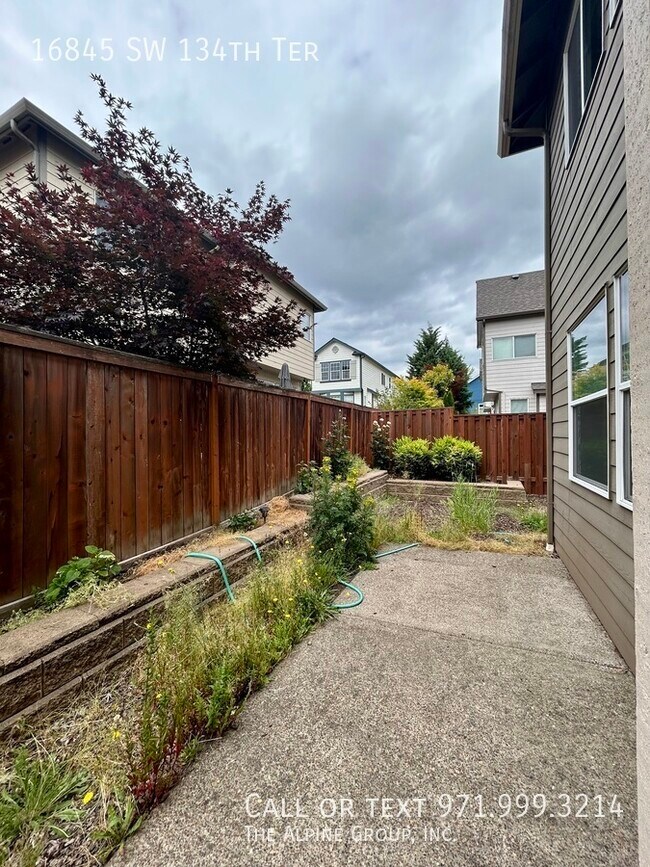 Building Photo - 16845 SW 134th Terrace