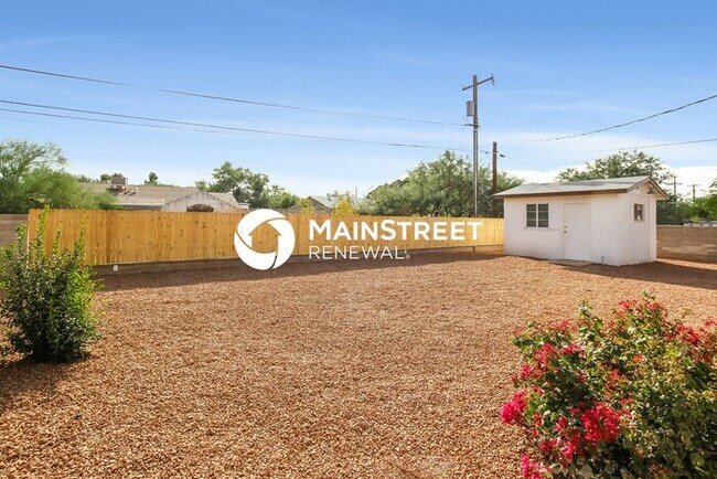 Building Photo - 3 Bedroom Pet-Friendly Home in TUCSON, AZ with Main Street Renewal