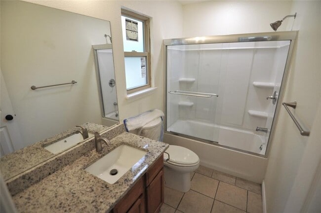Building Photo - 8809 Piney Point Dr