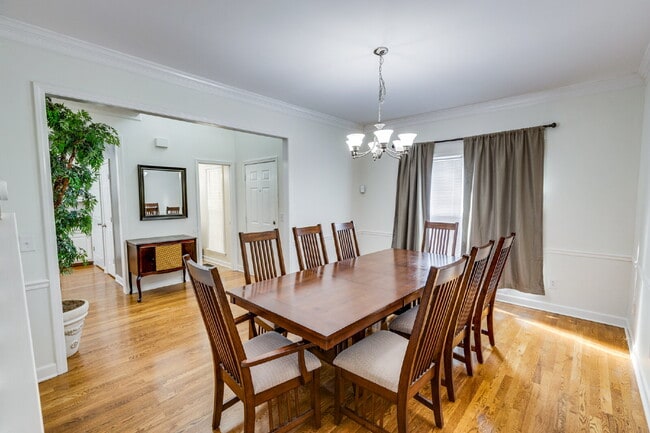 Building Photo - Spacious Spring Hill Rental in Sought-Afte...