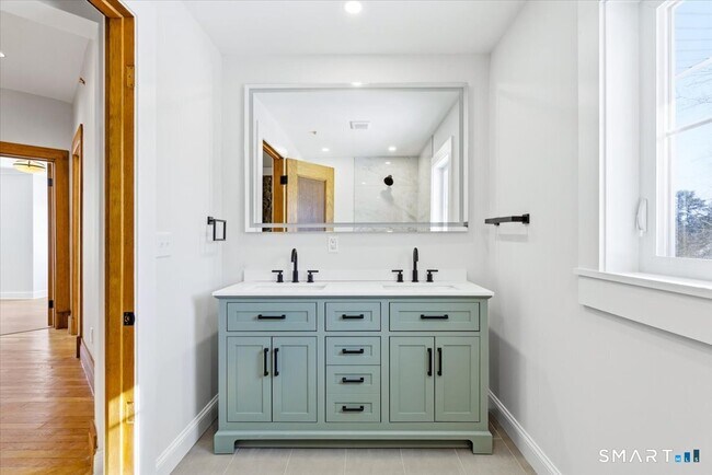 Building Photo - 2750 Whitney Ave