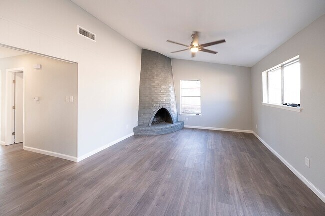 Building Photo - 4900 Hawk Cove