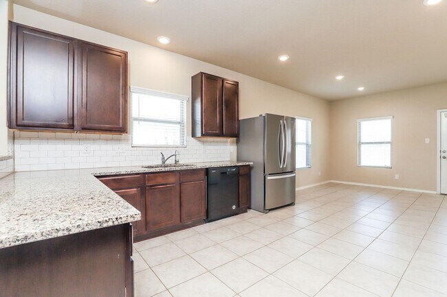 Building Photo - First time rental! 3 bedroom 2 bathroom- Less than 10 miles from Randolph AFB!