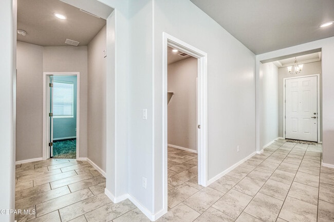 Building Photo - 916 Pettus Pl