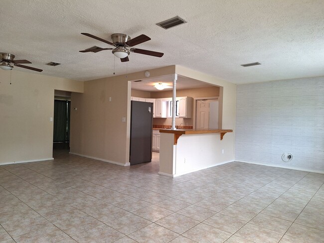 Building Photo - BETWEEN US1 & RIVER 2BR2BA FOR RENT