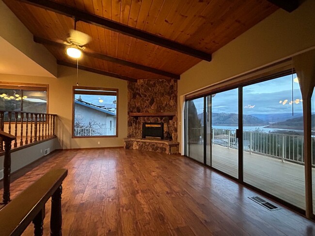 Building Photo - 6367 Woodman Dr