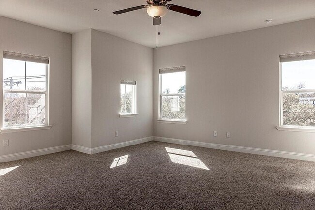 Building Photo - 111 Sumac St