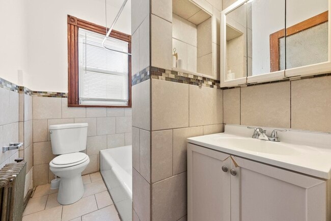 Building Photo - 32 Pearsall Ave