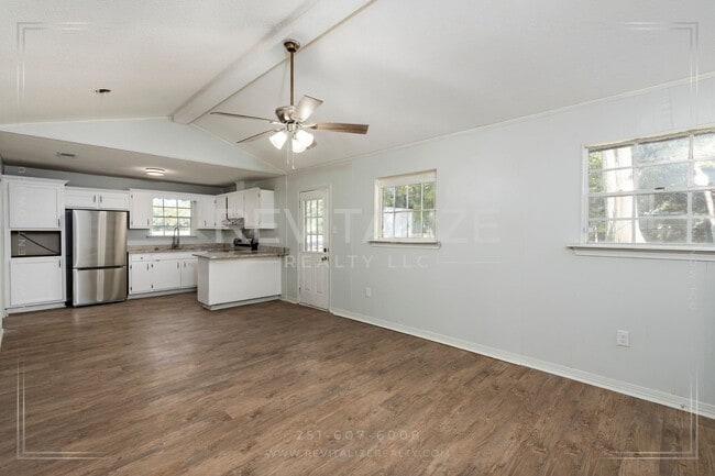 Building Photo - Updated 4 Bed 2 Bath Brick Home in West Mo...