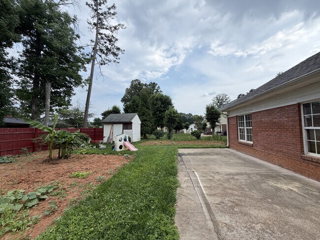 Building Photo - 2501 Burkholder Rd