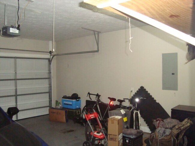 Building Photo - Home in Phenix City available to rent 10/2...