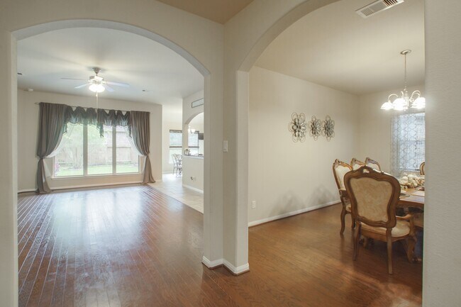 Building Photo - 111 Pheasant Run Dr