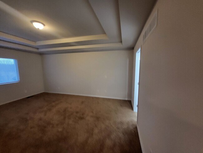 Building Photo - Spacious 4-Bedroom, 2.5-Bath Home Near Dow...