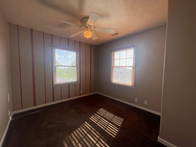 Building Photo - Bellevue Home For Rent!