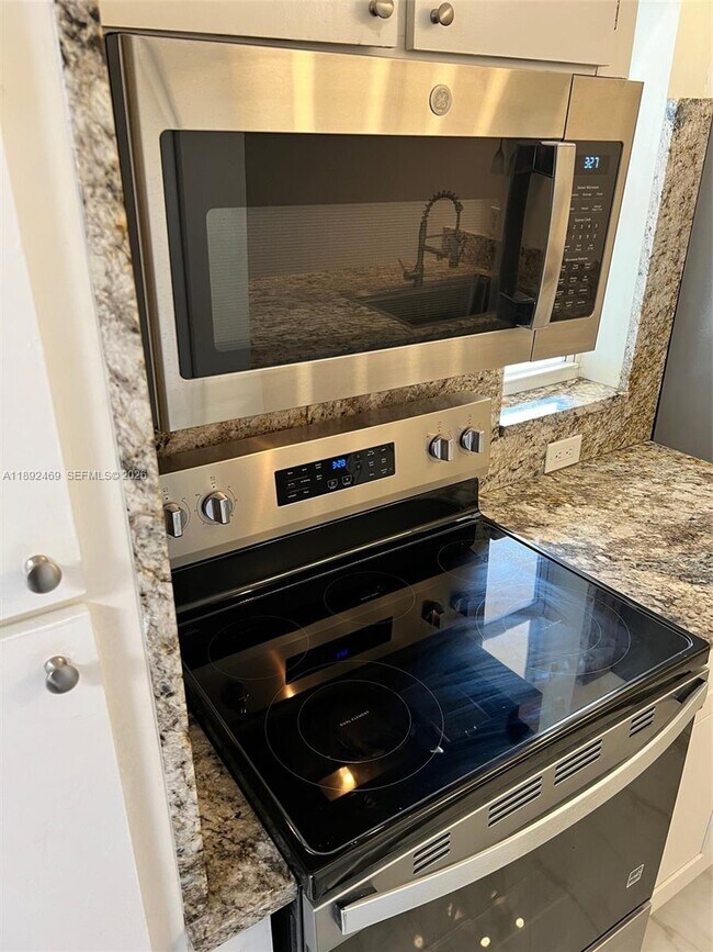 Building Photo - 10181 Twin Lakes Dr