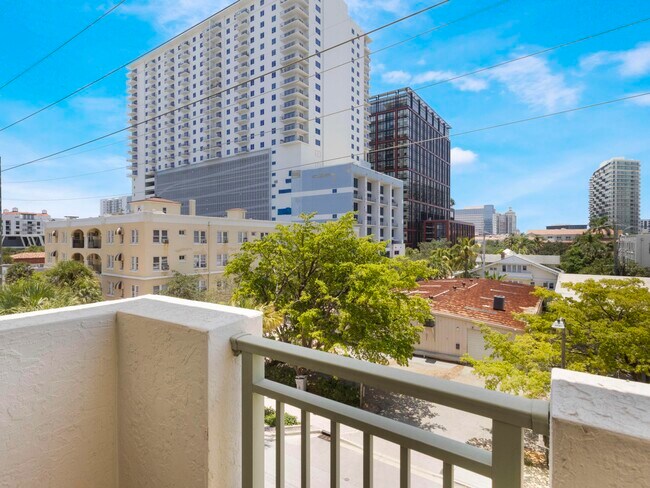 Building Photo - 610 Clematis St
