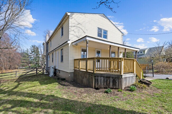 Building Photo - Dolly's at Lyons Mill