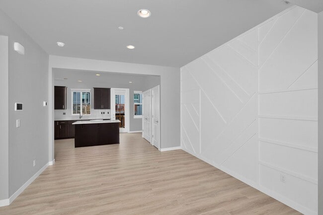 Building Photo - Bothell 3 Bedroom Townhouse HUGE Garage an...