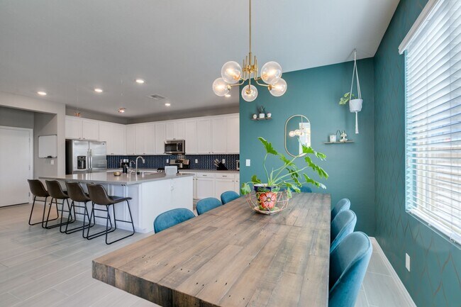Building Photo - Gated, 4bed + loft with Bedroom and Full bathroom downstairs. Skye Canyon