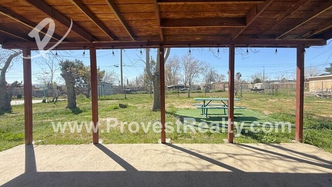 Building Photo - 15941 Vine St