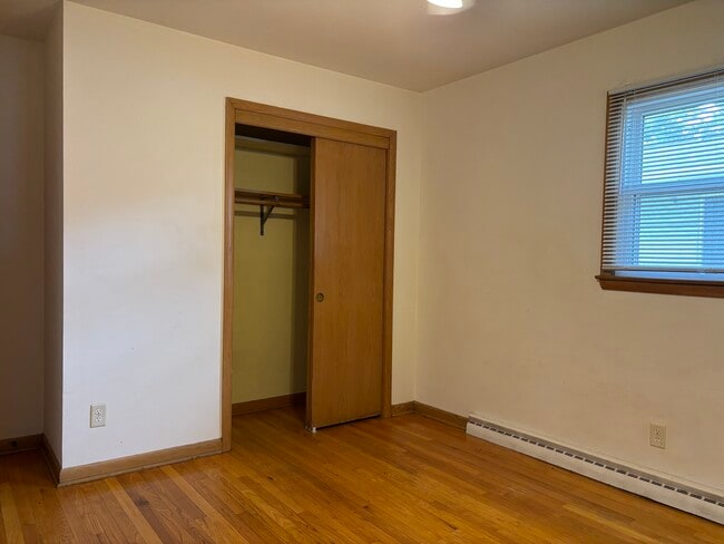 Building Photo - 6321 Roselawn Ave