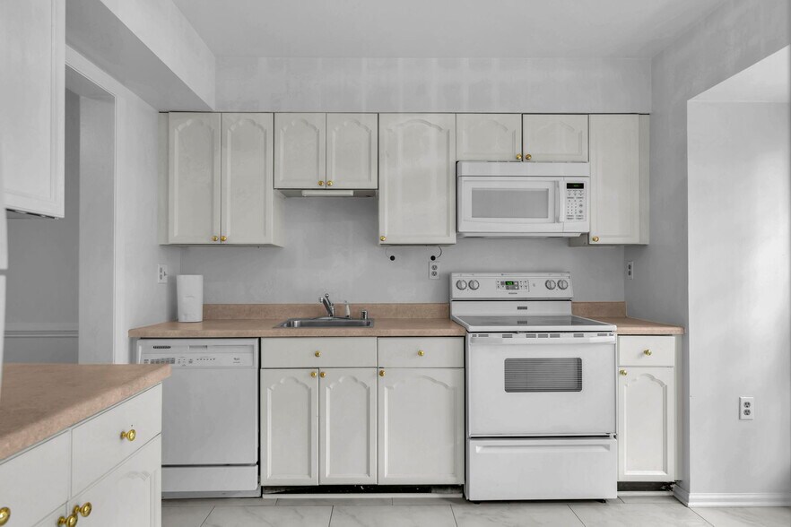 Building Photo - 2534 S Arlington Mill Dr