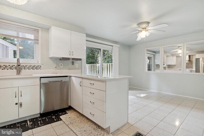 Building Photo - 7866 Archbold Terrace