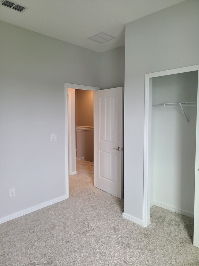 Building Photo - Luxury 3-bedroom, 2.5 bathroom townhome wi...