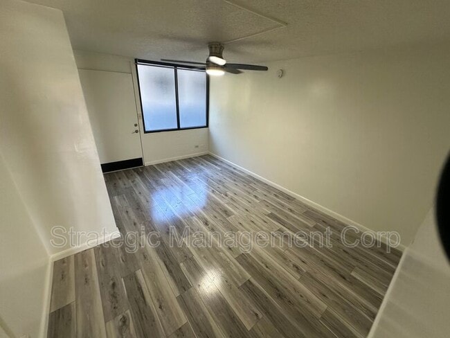 Building Photo - 1301 Lusitana St