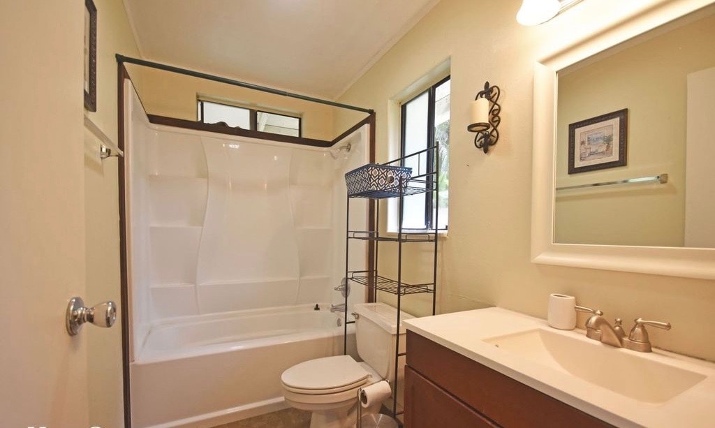 Bathroom - 44 -124 Ikeanani Dr