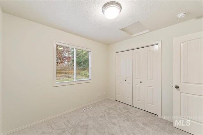 Building Photo - Gorgeous 4 bed 3 Bath Home Located in Meridian