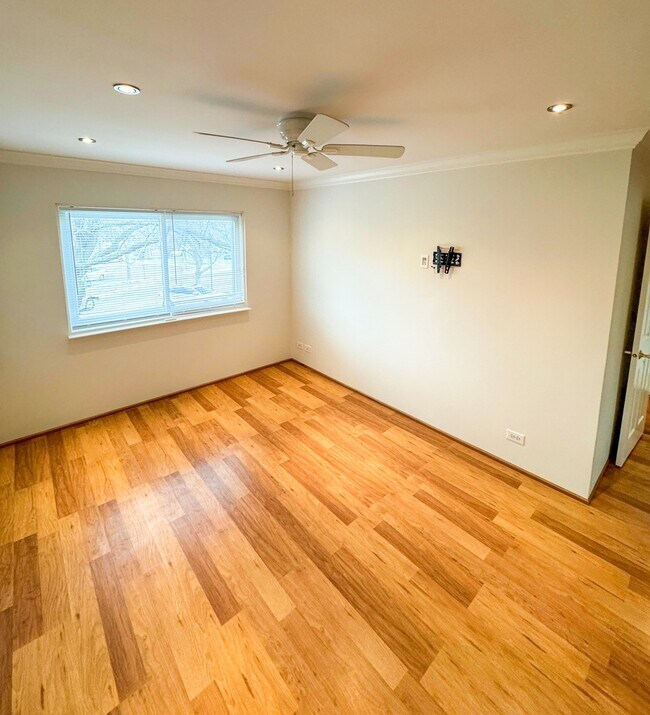 Building Photo - 675 Grove Terrace