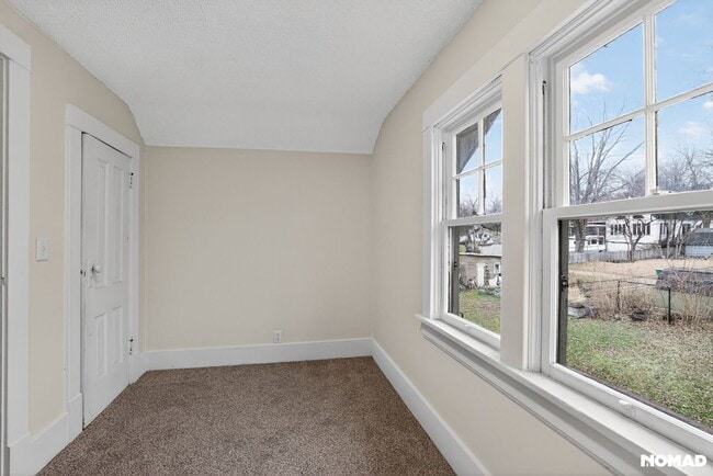 Building Photo - 329 S 2nd St