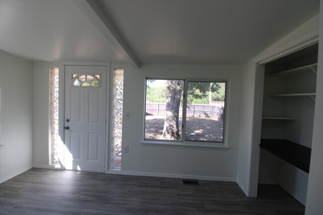 Building Photo - 59 Shirley Ln