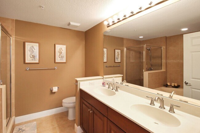 Building Photo - 800 N Tamiami Trl
