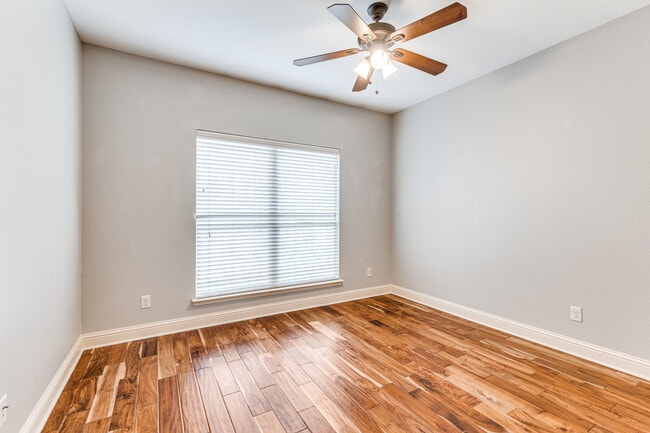 Building Photo - 2712 Merida Ave