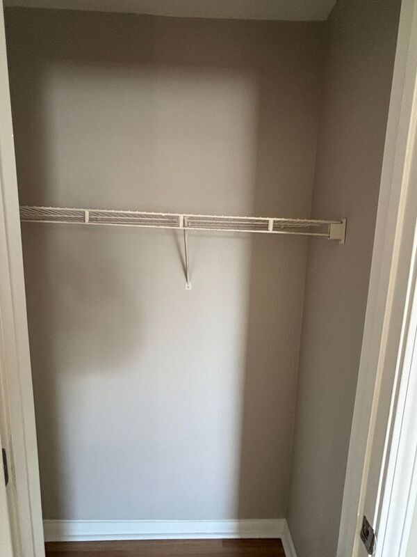 Building Photo - 415 Parkdale Dr