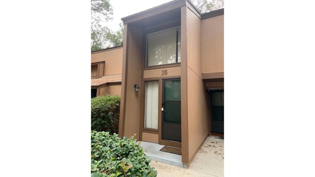 Building Photo - 16 Pinehurst Pl