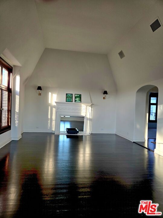 Building Photo - 316 N Rossmore Ave