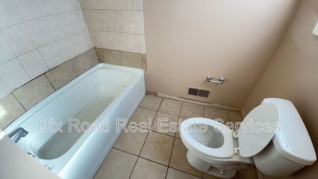 Building Photo - 4763 Dale Ave