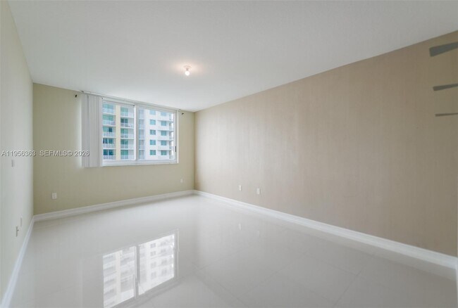 Building Photo - 1755 E Hallandale Beach Blvd