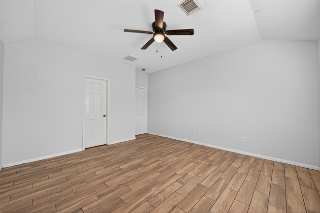 Building Photo - 16414 Sylvan Dale Dr