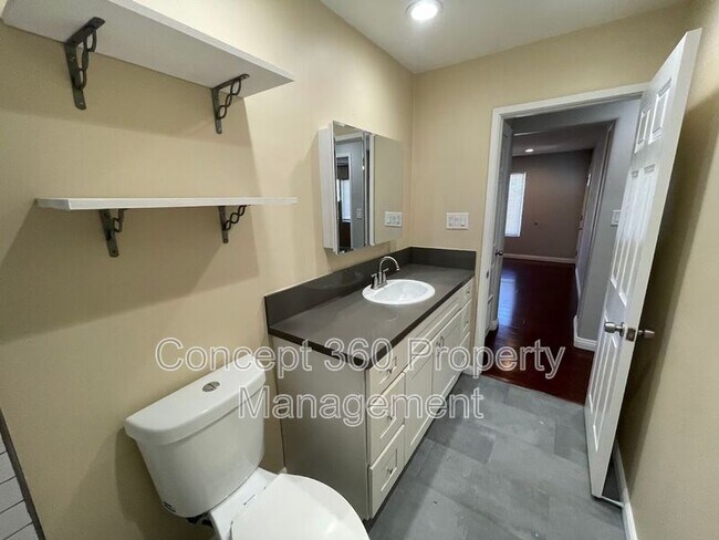 Building Photo - 4158 E Wilton St