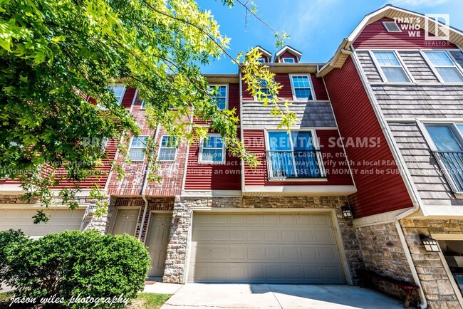 Primary Photo - 2828 W Hillshire Dr