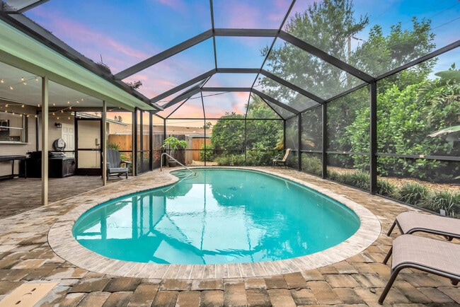 Building Photo - 2723 Gulf Gate Dr