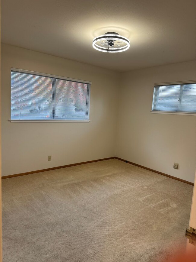 Building Photo - 370 Wright Ave